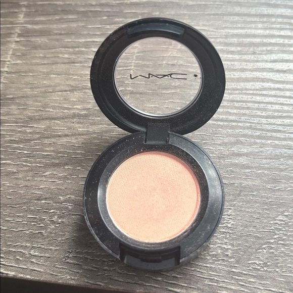 MAC Cosmetics Eyeshadow — peach on the beach - Picture 2 of 2